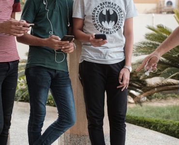 "Je ne parle pas comme ça à la maison": enquête sur ces bourgeois qui disent "wallah"