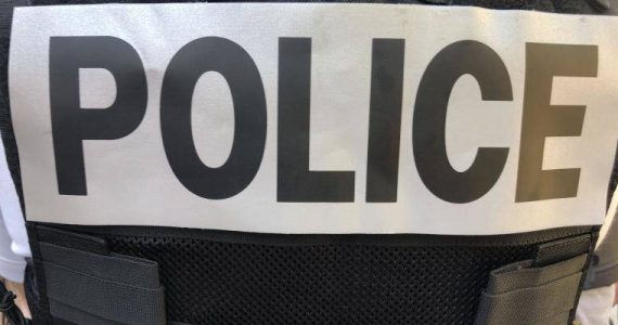 Hébergé gratuitement avant d'être mis à la porte, le sans-abri remercie son bienfaiteur... à coups de couteau