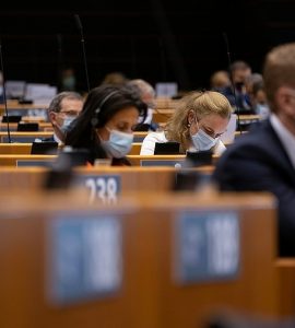 [Revue de presse] Préoccupé par les atteintes à l'état de droit en Pologne, le Parlement européen appelle les Etats à réagir