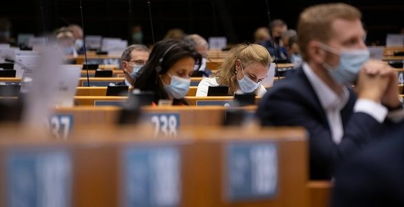 [Revue de presse] Préoccupé par les atteintes à l'état de droit en Pologne, le Parlement européen appelle les Etats à réagir