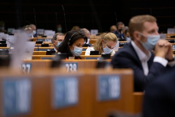 [Revue de presse] Préoccupé par les atteintes à l'état de droit en Pologne, le Parlement européen appelle les Etats à réagir