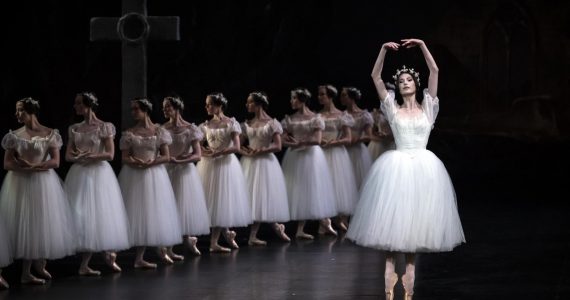 Du "blackface" au "ballet blanc", l'Opéra de Paris se remet en question après la publication d'un manifeste sur le racisme