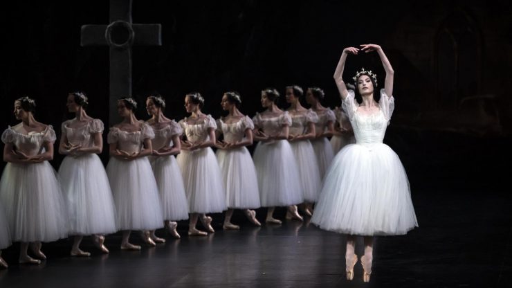 Du "blackface" au "ballet blanc", l'Opéra de Paris se remet en question après la publication d'un manifeste sur le racisme