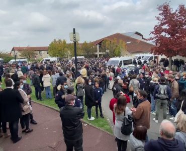CONFLANS - Rassemblement devant le collège du