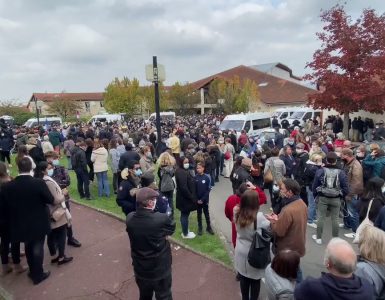 CONFLANS - Rassemblement devant le collège du