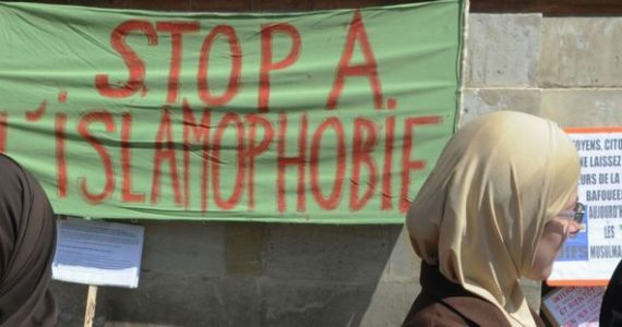 Menacé de dissolution en France, le CCIF veut "s'internationaliser"