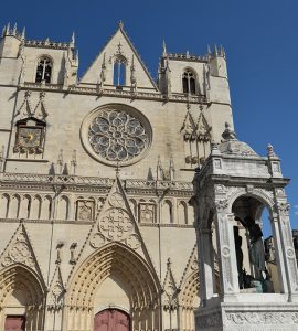 Lyon : Il affirme devant la cathédrale qu’il va «tuer tout le monde avec une Kalachnikov», un homme interpellé