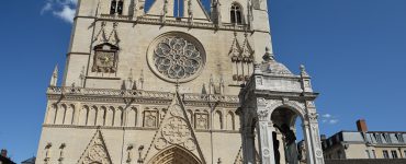 Lyon : Il affirme devant la cathédrale qu’il va «tuer tout le monde avec une Kalachnikov», un homme interpellé