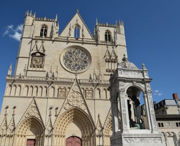 Lyon : Il affirme devant la cathédrale qu’il va «tuer tout le monde avec une Kalachnikov», un homme interpellé
