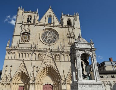 Lyon : Il affirme devant la cathédrale qu’il va «tuer tout le monde avec une Kalachnikov», un homme interpellé