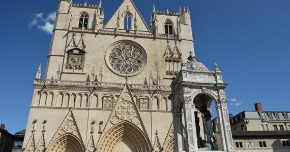 Lyon : Il affirme devant la cathédrale qu’il va «tuer tout le monde avec une Kalachnikov», un homme interpellé