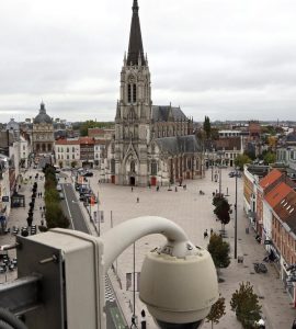 - À Tourcoing, l’arrestation d’une femme voilée qui harcelait une paroisse catholique