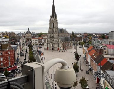 - À Tourcoing, l’arrestation d’une femme voilée qui harcelait une paroisse catholique