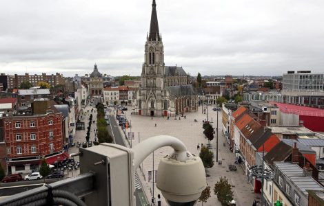 - À Tourcoing, l’arrestation d’une femme voilée qui harcelait une paroisse catholique