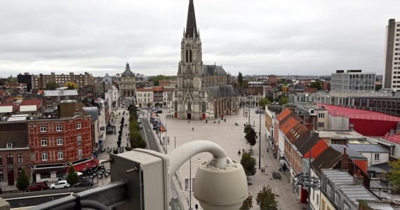 - À Tourcoing, l’arrestation d’une femme voilée qui harcelait une paroisse catholique