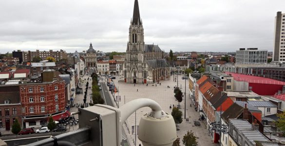 - À Tourcoing, l’arrestation d’une femme voilée qui harcelait une paroisse catholique