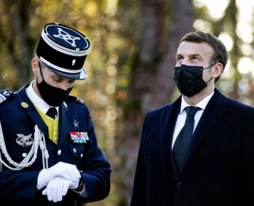 «Les traces qui nous permettrons»: Emmanuel Macron rend hommage à de Gaulle et fait une faute de conjugaison