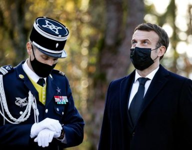 «Les traces qui nous permettrons»: Emmanuel Macron rend hommage à de Gaulle et fait une faute de conjugaison
