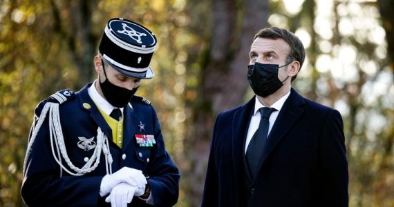 «Les traces qui nous permettrons»: Emmanuel Macron rend hommage à de Gaulle et fait une faute de conjugaison