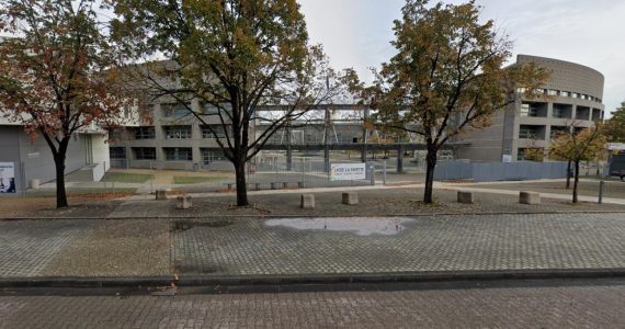 CLERMONT-FERRAND : ARMÉS, ILS SÈMENT LA TERREUR DEVANT UN LYCÉE
