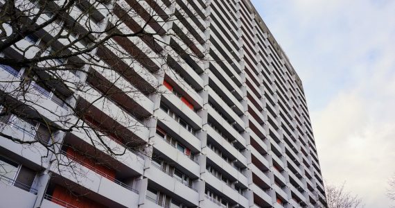 En banlieue de Lens, ce couple victime d’agressions homophobes vit un enfer