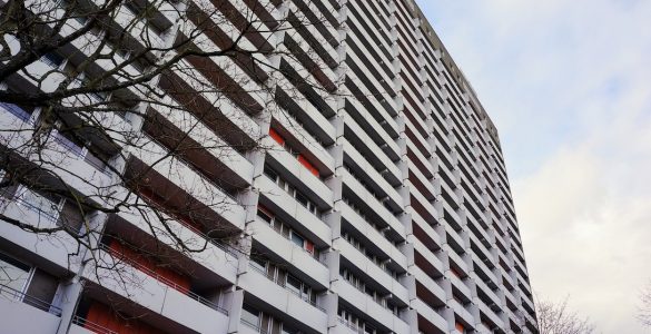 En banlieue de Lens, ce couple victime d’agressions homophobes vit un enfer