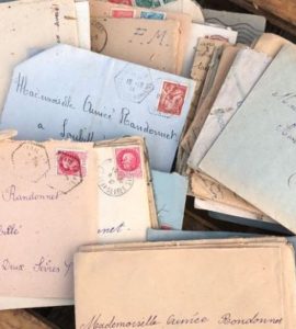 Elle sauve de la benne des lettres d'amour datant de la Seconde Guerre mondiale