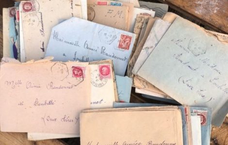 Elle sauve de la benne des lettres d'amour datant de la Seconde Guerre mondiale