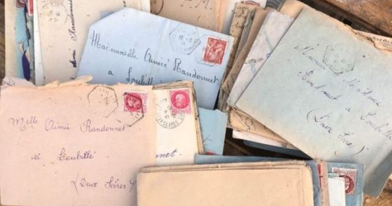 Elle sauve de la benne des lettres d'amour datant de la Seconde Guerre mondiale