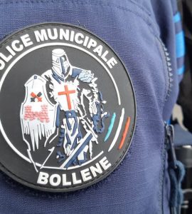 Deux policiers municipaux de Bollène attaqués au couteau