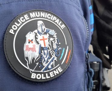 Deux policiers municipaux de Bollène attaqués au couteau