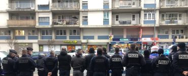 VIDÉO. À Angers, pour protester, des policiers tournent le dos à une opération