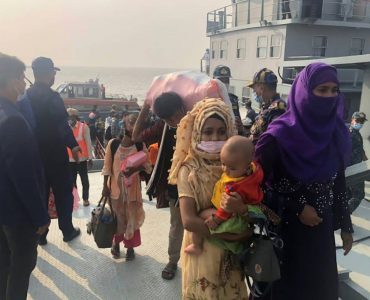 Bangladesh: 1.640 Rohingyas transférés sur une île AFP•04/12/2020 à 18:33