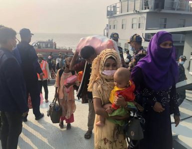 Bangladesh: 1.640 Rohingyas transférés sur une île AFP•04/12/2020 à 18:33