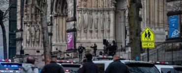 Un homme ouvre le feu devant une cathédrale de Manhattan