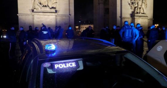 Manifestation devant l'Arc de Triomphe: les policiers convoqués en vue d'une sanction