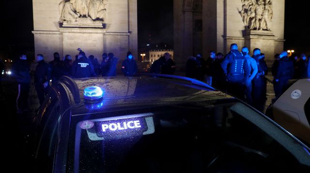 Manifestation devant l'Arc de Triomphe: les policiers convoqués en vue d'une sanction