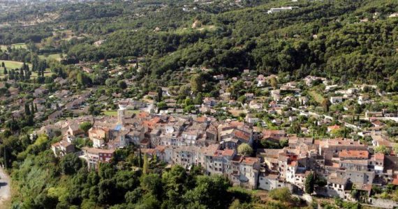 Des logements sociaux devaient y être construits, la Ville rachète le terrain pour bloquer le projet