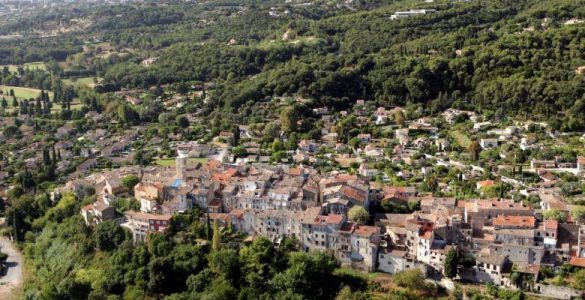 Des logements sociaux devaient y être construits, la Ville rachète le terrain pour bloquer le projet