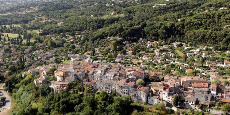 Des logements sociaux devaient y être construits, la Ville rachète le terrain pour bloquer le projet