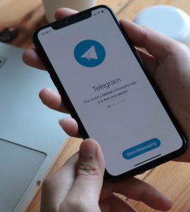 Apple poursuivi en justice pour ne pas avoir banni Telegram