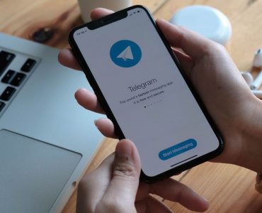 Apple poursuivi en justice pour ne pas avoir banni Telegram