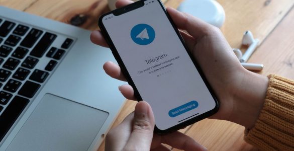Apple poursuivi en justice pour ne pas avoir banni Telegram