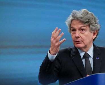 Trump banni de Twitter: l'UE plaide pour "un contrôle démocratique"