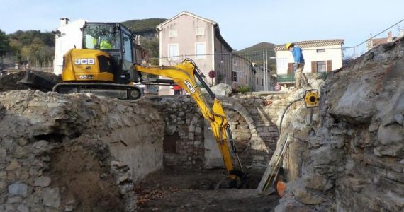 Enfouis dans les limons de la vallée du Rhône, les vestiges d'une abbaye refont surface