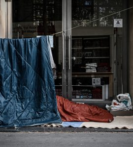 La Cour des comptes presse le gouvernement d’accélérer le Logement d’abord