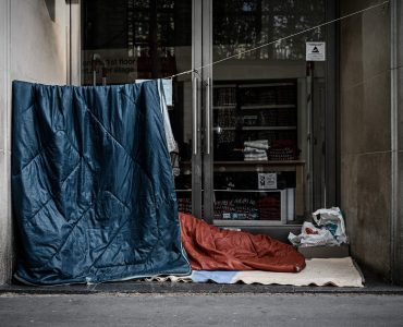 La Cour des comptes presse le gouvernement d’accélérer le Logement d’abord