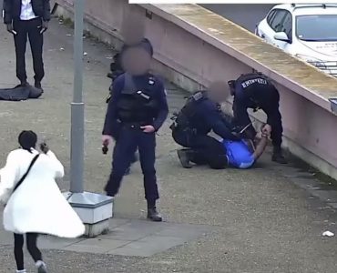 Affaire Théo : un simple blâme pour les deux policiers renvoyés devant les assises ?