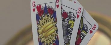 Une étudiante lance un jeu de cartes sans rois ni reines ni valets pour promouvoir l’égalité des sexes et des races