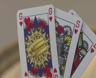 Une étudiante lance un jeu de cartes sans rois ni reines ni valets pour promouvoir l’égalité des sexes et des races